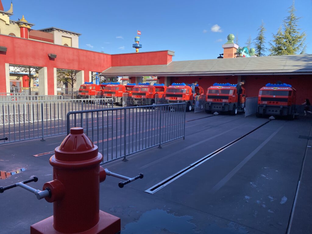 消防車が6台並んでいる