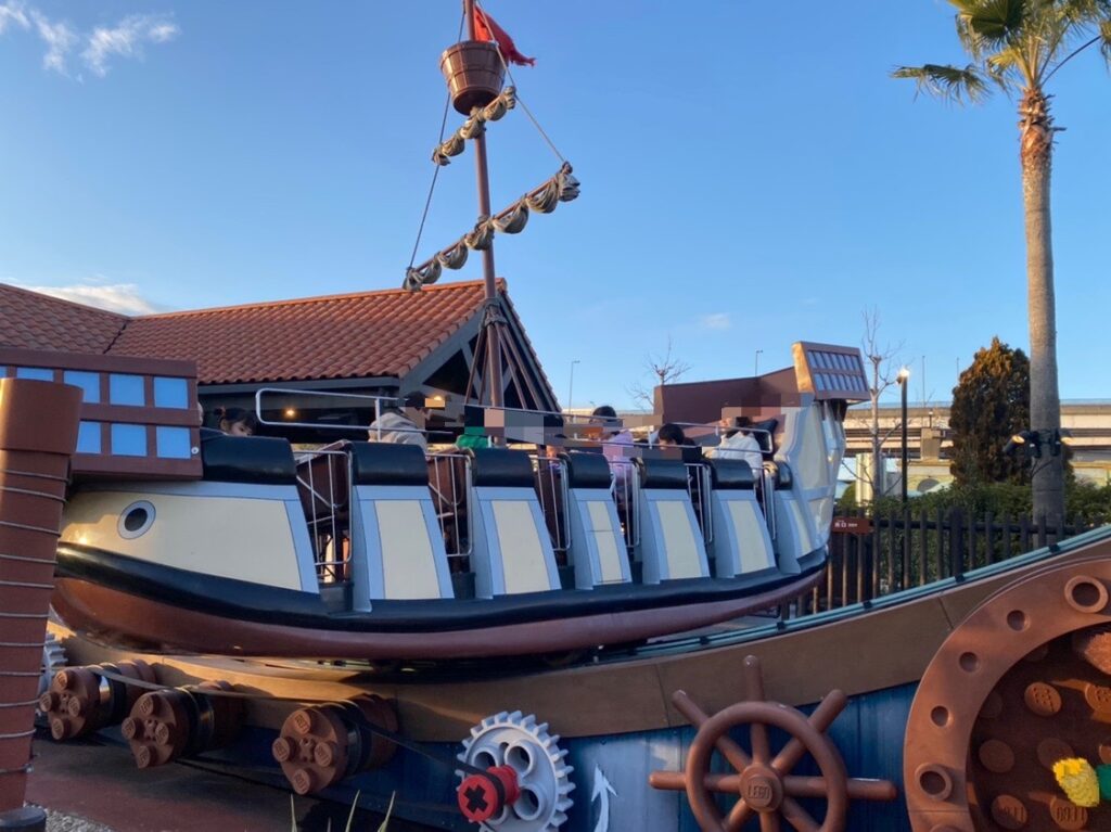 バイキングに乗っている人々