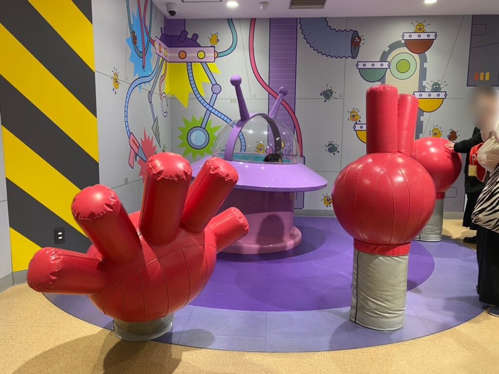 バイキンマンの秘密基地の中の遊ぶスペース